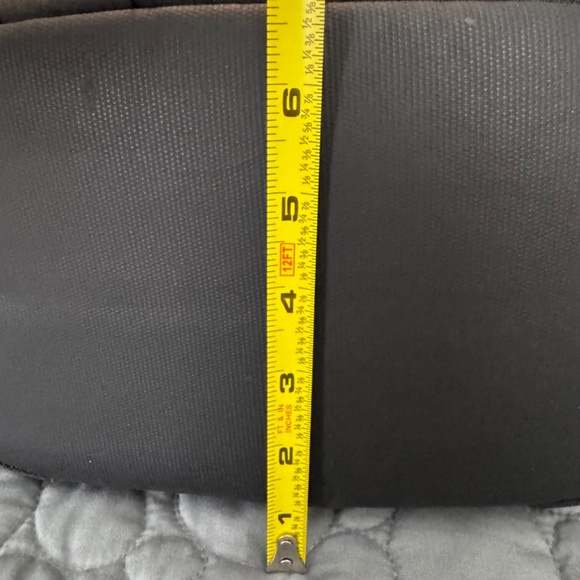 Peak Design Every Day Tote\Backpack Black with Gray Interior - Picture 13 of 16